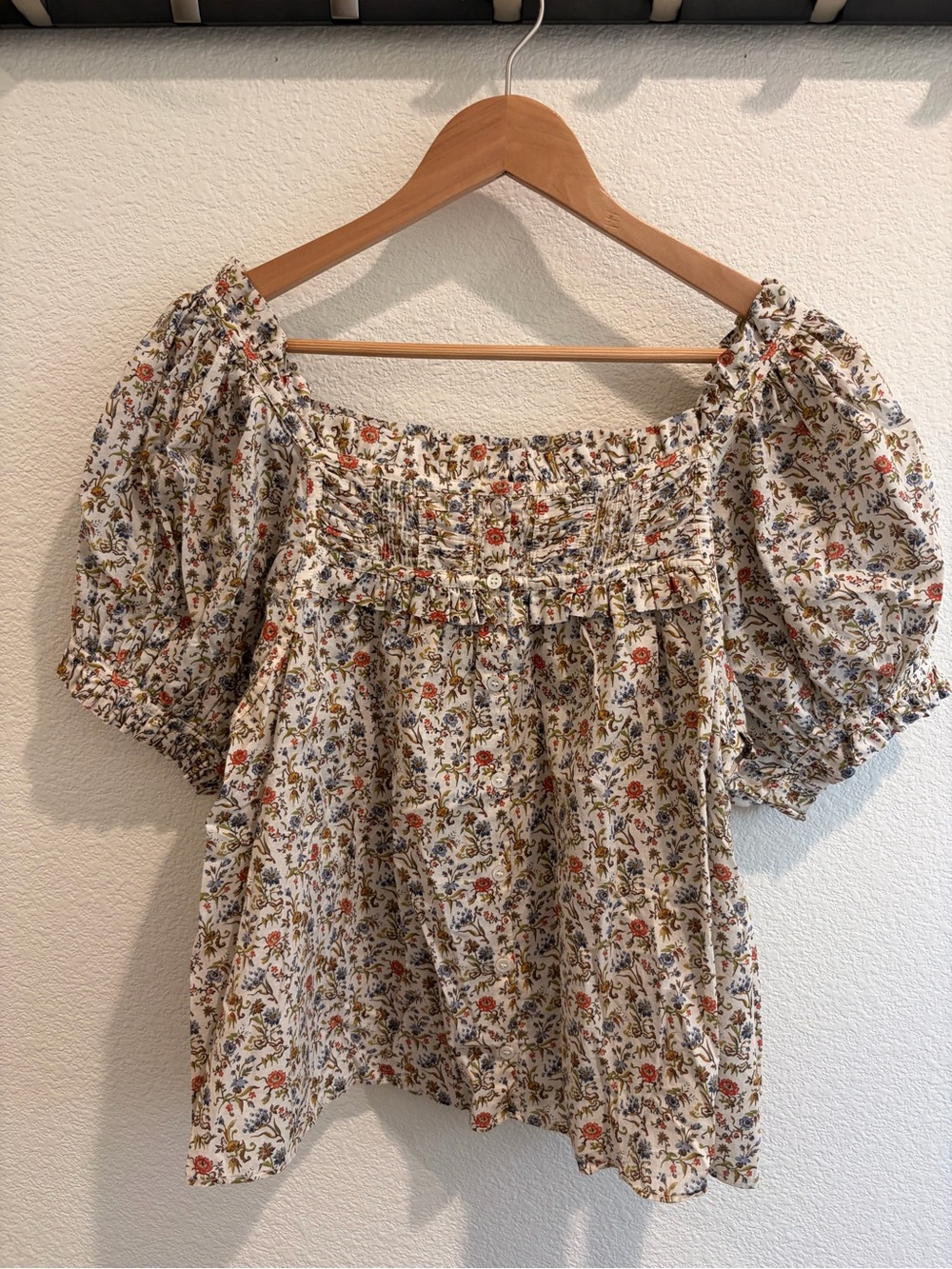 Doen Cream Floral Smocked Square-Neck Blouse - Picture 2 of 9